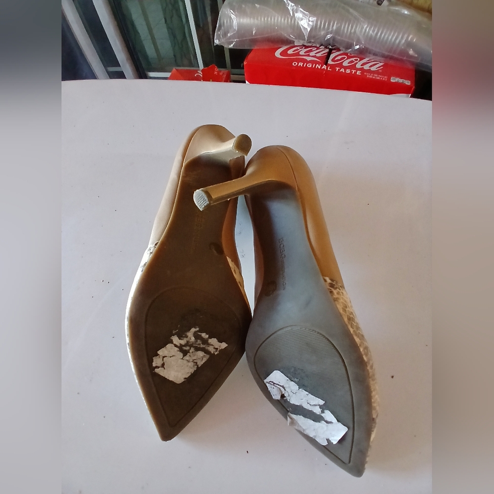 🌞🌸Summer Sale🌺🌼 - BCBG Elegant Cream and Brown Women's Heels - Picture 4 of 4